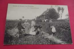 Cp Scenes De Douane A La Frontiere Visite De Femmes - Dogana