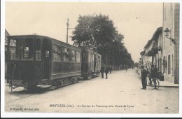 01 ---- MONTLUEL --- La Station Du Tramway Et La Route De Lyon --- - Montluel