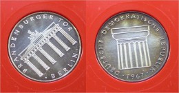 1967 DDR-Medaille  "Brandenburger Tor Berlin" - Commémoratives