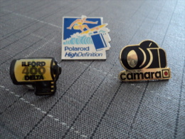 LOT DE 3 PIN'S  CAMARA/ILFORD 400/POLAROID - Photography