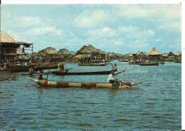 Benin , Cité Lacurte De Granvié, Pirogues, Maisons Sur Pillotti  Cpm , écrite 1978 , Ed Rouillé Cotonou - Benin