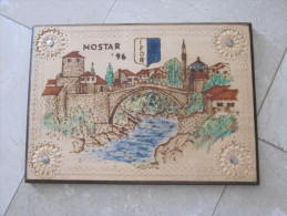 CADRE OPEX MOSTAR 1996 BOIS ARTISANAL PERIODE CONFLIT - Flags