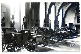 MUSEE Des Automobiles CALECHES FIACRES Château De COMPIEGNE OISE - Taxi & Fiacre