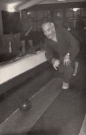 5379- OLD MAN PLAYING BOWLING, POSTCARD - Bowling