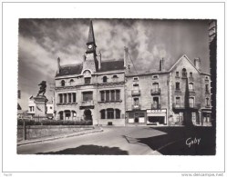 43.- CRAPONNE -sur-ARZON. Hôtel De Ville (monument Aux Morts, Panneau Routier, Magasin COOP - Craponne Sur Arzon