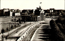 BERLIN - Brandenburger Tor  Vom Reichstagsgebäude - M-3 - Friedrichshain