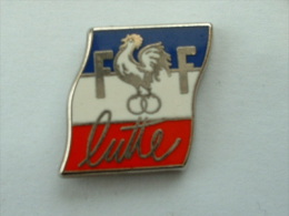 Pin´s FFL - FEDERATION FRANCAISE DE LUTTE - COQ - Ringen