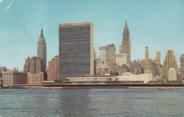 NEW  YORK   /  VIEW OF MID MANHATTAN FROM ACROSS THE EAST RIVER - Tarjetas Panorámicas