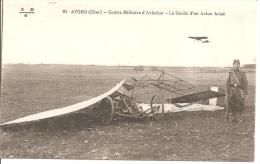 AVORD ,CENTRE MILITAIRE D'AVIATION -LA GARDE D'UN AVION BRISE      REF 40302 - Accidentes