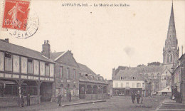 76 / AUFFAY / LA MAIRIE ET LES HALLES / - Auffay