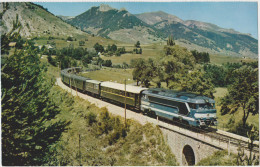 Train Splendide Image Des Editions La Vie Du Rail :Le Diésel électrique BB 68001 Aux Essais Sur La Ligne Grenoble-Veynes - Ferrovie