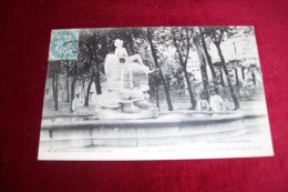 RIVESALTES  ° LA FONTAINE MONUMENTALE ET L'HOTEL DU PARC  LE 3 07  1906 - Rivesaltes