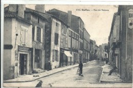 POITOU CHARENTE - 16 - CHARENTE - RUFFEC - Rue De Valence - Animation - Ruffec