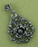 Antiker Anhänger - Silber 835 - "umrankte Blüte" - Pendentifs