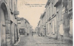 MONTS SUR GUESNES - La Rue De La Poste - Monts Sur Guesnes