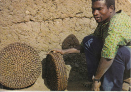 Bénin - Afrique Occidentales - Couronnes De Tabac Au Nord-Bénin - Benin