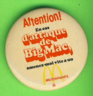 PIN´S, McDONALD´S - BADGE - ATTENTION ! EN CAS D´ATTAQUE DE BIG MAC - DIMENSION 5.5 Cm DIAMÈTRE - - McDonald's