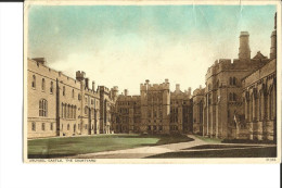 ARUNDEL - Le Château / The Castle: The Courtyard - Arundel