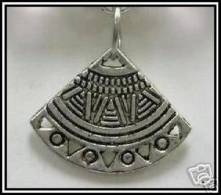 Lot De 2 Estampes Pendentifs Aztèques En Argent Du Tibet Environ 15x19mm - Pearls