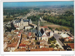 CADILLAC SUR GARONNE  -  Vue Générale Aérienne -  L´Eglise Et Le Château   . - Cadillac