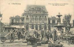 CHERBOURG PLACE DU CHATEAU ET LE THEATRE UN JOUR DE MARCHE - Cherbourg