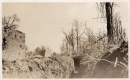 CPA 848- MILITARIA - Carte Photo Militaire - Village De LIHONS - La Ferme & Une Tranchée - War 1914-18