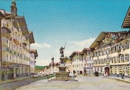 6308- POSTCARD, BAD TOLZ- MARKET STREET, STATUE, CAR - Bad Toelz