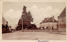 CPA    BRULON     La Place Et Le Presbytère - Brulon