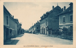 ( CPA 38 )  LES AVENIÈRES   /  Avenue De La Gare  - - Les Avenières