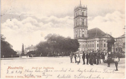 NEUSTRELITZ Markt Kirche Viel Volk Schülermützen Säule M Spruchband + Stollwerck Bahnpost Stempel BERLIN SASSNITZ ZUG 90 - Neustrelitz