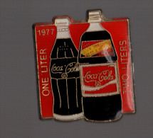 Pin's  Bouteilles De Coca Cola 1977 (1 Et 2 Litres / One And Two Liters) - Coca-Cola
