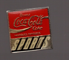 Pin's Coca Cola / Sports (signé LTO Paris Esso) écriture Blanche 2,6 Cm X 2,6 Cm - Coca-Cola