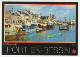 {45453} 14 Calvados Port En Bessin , Les Chalutiers Devant Le Quai Félix Faure - Port-en-Bessin-Huppain