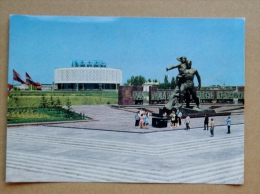 Postal Stationery Card From Ussr, Uzbekistan Tashkent Monument - Uzbekistán