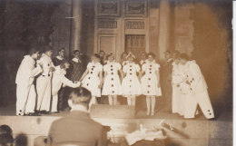 Fête Costumée, Carte Photo Arlequins, Pierrots Scene De Theatre - Carnaval