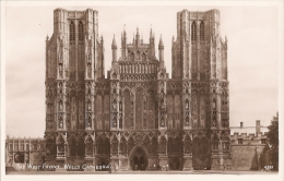 GB - So - The West Front, Wells Cathedral - Real Photo The R-A Series (n° 4381) - Wells