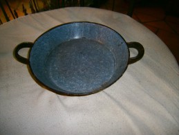 ANCIEN PLAT EMAILLE  DIAMETRE 20 CM - Arte Popolare