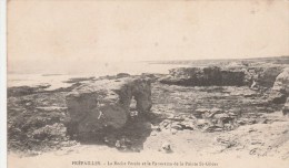 PREFAILLES (Loire-Atlantique)  - La Roche Percée Et Le Panorama De La Pointe Saint-Gildas - Préfailles