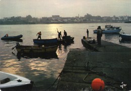 CPSM - ETEL - EN ROUTE POUR LA PECHE - LE VIEUX PASSAGE - Coul - Ann 70 - - Etel