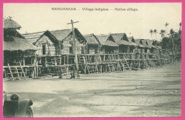 CPA Papouasie Nouvelle-Guinée HANUABADA - Village Indigène - Native Village ° Missionnaires Sacré-Coeur D´ Issoudun - Papoea-Nieuw-Guinea