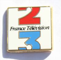 Pin's FRANCE TELEVISION - Logos De La 2 Et De La 3 - Zamac - Arthus Bertrand - D1227 - Arthus Bertrand