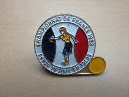 Pin´s "CHAMPIONNAT DE FRANCE FFPJP 78 JOUY EN JOSAS" (pétanque) - Bowls - Pétanque