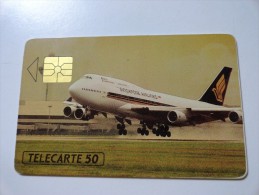 VERY RARE :BLANC DANS EXTÉRIEUR  DROIT ET BAS !!!!!!!!!!!SINGAPORE AIRLINES (USED CARD)  ISSUE 1000 - Variétés