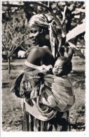 Moçambique Real Photo Postcard Femme Et Son Bébé ( 2 Scans ) Mozambique Afrique Portugaise Africa - Mosambik