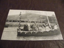 A210 .CPA. 14. PORT-en-BESSIN.Bénédiction De La Mer Par Msg LEMONNIER.La Chaloupe Episcopale.beau Plan Animé.non écrite - Port-en-Bessin-Huppain