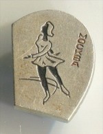 FIGURE SKATING - Moscow, Russia, Vintage Pin, Badge - Pattinaggio Artistico