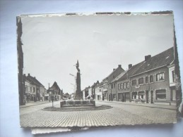 België Belgique Oost Vlaanderen Stekene Dorpsstraat En Standbeeld - Stekene