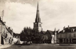 Meursault (Côte D'or)  - La Place Et L'église  - Ses Grands Vins Blancs - Meursault