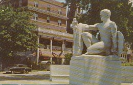 7322- POSTCARD, BARRE- HOTEL, SOLDIERS AND SAILORS MEMORIAL, CAR - Barre