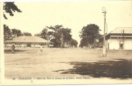 CONAKRY   HOTEL  DU  PORT  ET  AVENUE  DE  LA  GARE   PETITE  VITESSE - Guinée Française